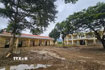 Điểm trường mầm non Đội 11 cũ (nay là Bản Chít) của Trường Mầm non Mường Than ngổn ngang bùn đất, cơ sở vật chất hư hỏng nặng, không đảm bảo an toàn để dạy và học. (Ảnh: Việt Dũng/TTXVN)