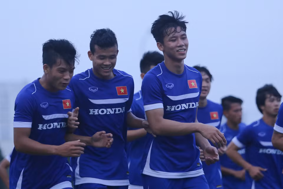 Quế Ngọc Hải (phải) và Thanh Hiền (trái) là hai cầu thủ đã gắn bó với ông Miura ở mọi cấp độ đội tuyển. (Ảnh: Minh Chiến/Vietnam+)