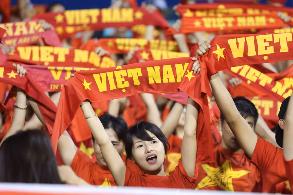 Không khí cổ động có phần cuồng nhiệt hơn cả trong trận đấu của Olympic Việt Nam với Indonesia tại Mỹ Đình. (Ảnh: Minh Chiến/Vietnam+)