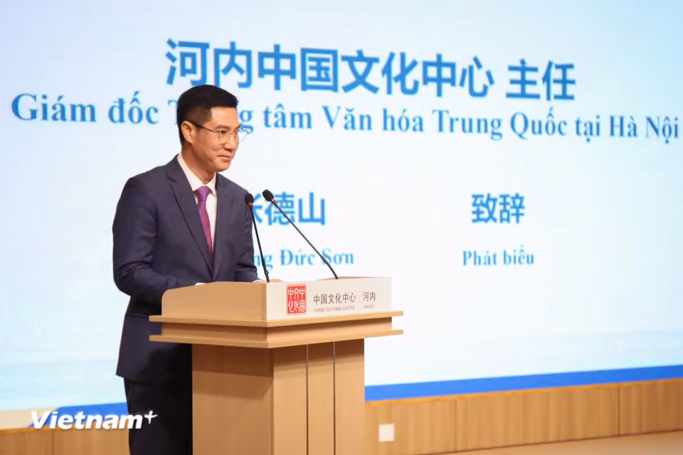 Ông Trương Đức Sơn, Giám đốc Trung tâm Văn hóa Trung Quốc tại Hà Nội cho hay thời gian tới, Trung tâm sẽ tiếp tục tổ chức các hoạt động như triển lãm, giao lưu văn hóa, trải nghiệm di sản văn hóa phi vật thể và biểu diễn nghệ thuật, qua đó giúp bạn bè Việt Nam cảm nhận một đất nước Trung Quốc chân thực, gần gũi và đáng để khám phá ngay tại Hà Nội. (Ảnh: Trịnh Ngọc/Vietnam+)