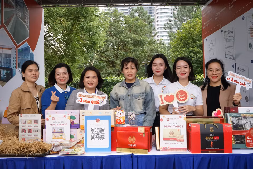 Sản phẩm sâm đặc trưng của Hàn được bày bán để giới thiệu tới các du khách tham quan. (Ảnh: PV/Vietnam+)