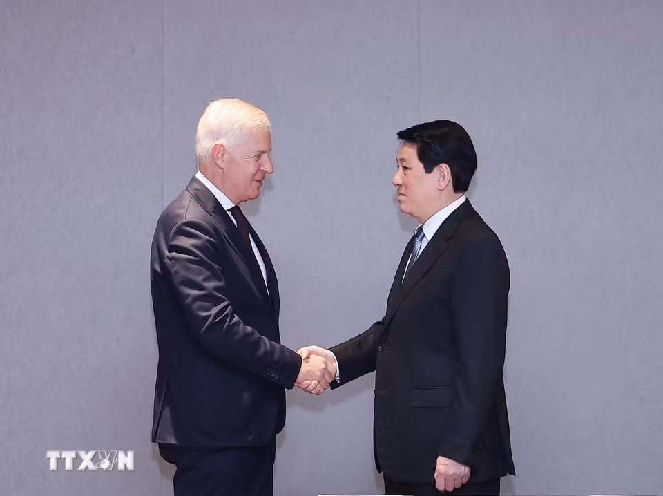 Chủ tịch nước Lương Cường tiếp Tổng Thư ký Phòng Thương mại quốc tế (ICC) John W.H. Denton AO. (Ảnh: Lâm Khánh/TTXVN)