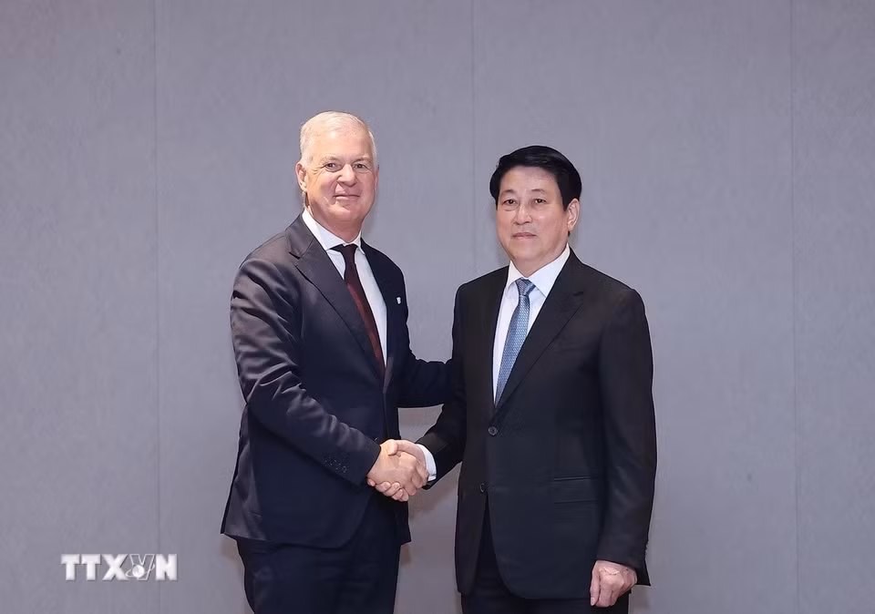Chủ tịch nước Lương Cường tiếp Tổng Thư ký Phòng Thương mại quốc tế (ICC) John W.H. Denton AO. (Ảnh: Lâm Khánh/TTXVN)