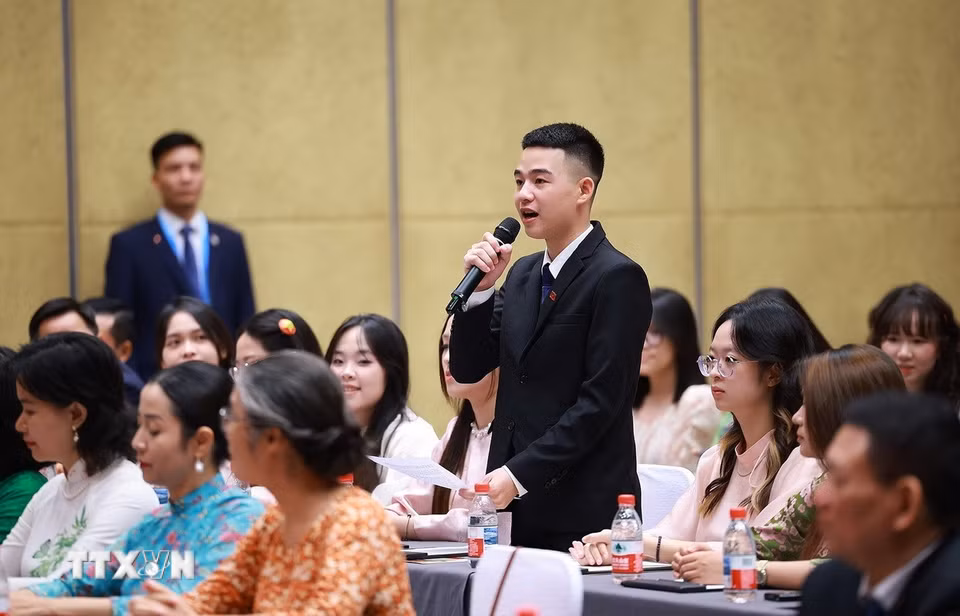 Đại diện lưu học sinh, sinh viên người Việt Nam tại Trung Quốc phát biểu. (Ảnh: Dương Giang/TTXVN)