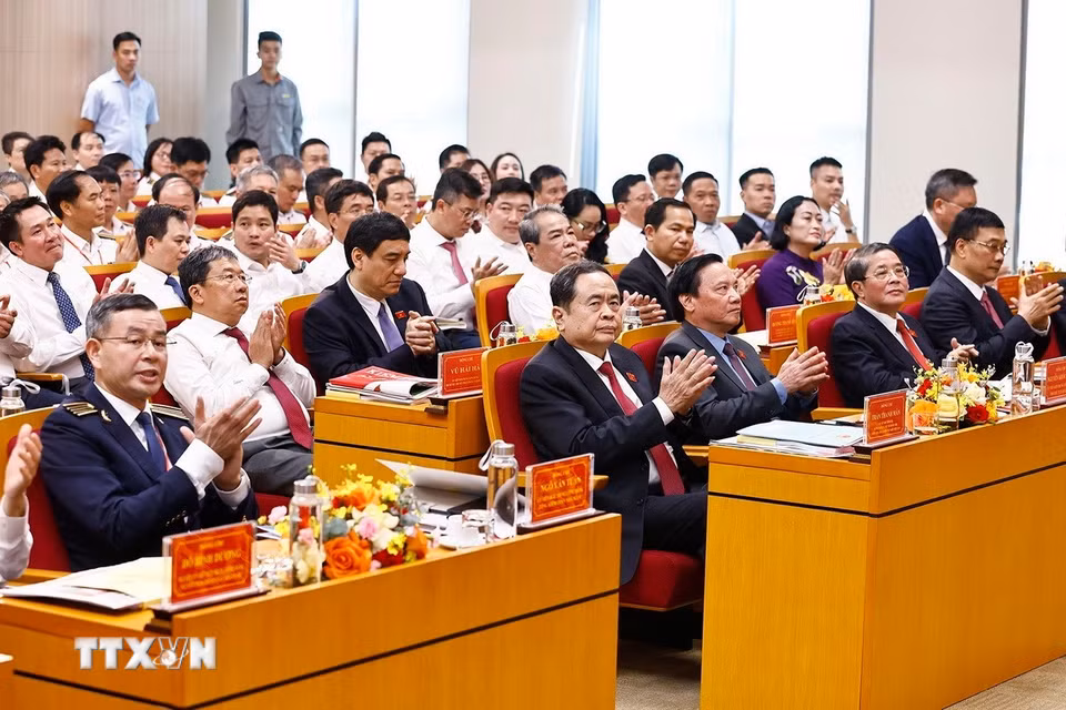 Chủ tịch Quốc hội Trần Thanh Mẫn và đại biểu dự Đại hội đại biểu Đảng bộ Kiểm toán Nhà nước. (Ảnh: Doãn Tấn/TTXVN)