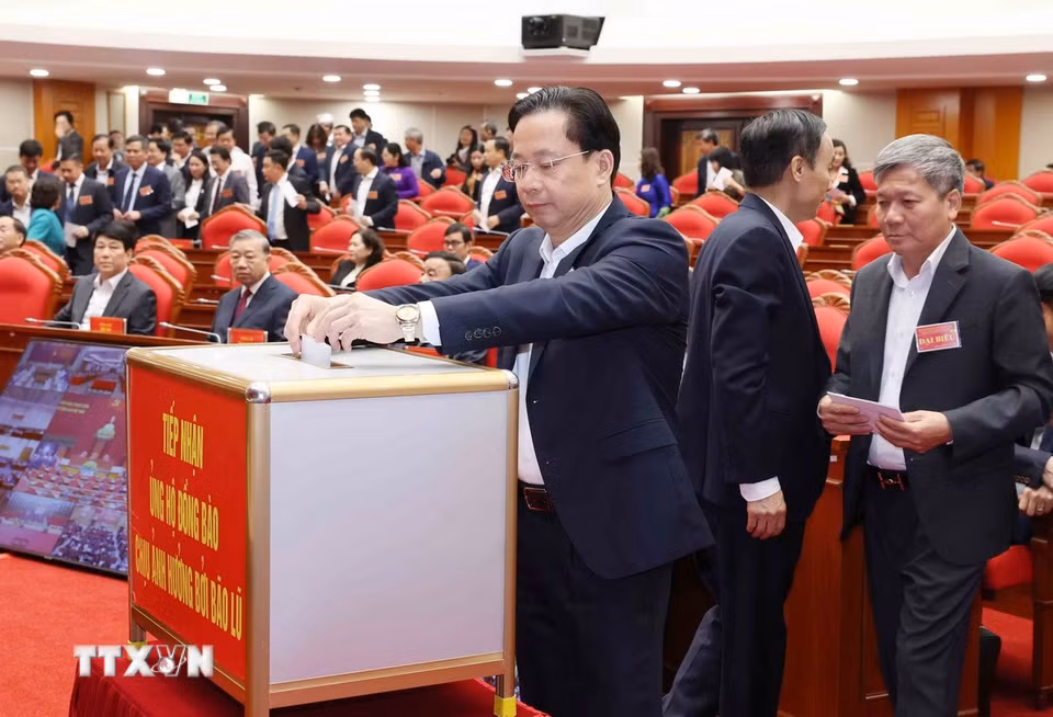 Đại biểu tham dự hội nghị quyên góp ủng hộ đồng bào chịu ảnh hưởng bởi lũ lụt. (Ảnh: Phương Hoa/TTXVN)