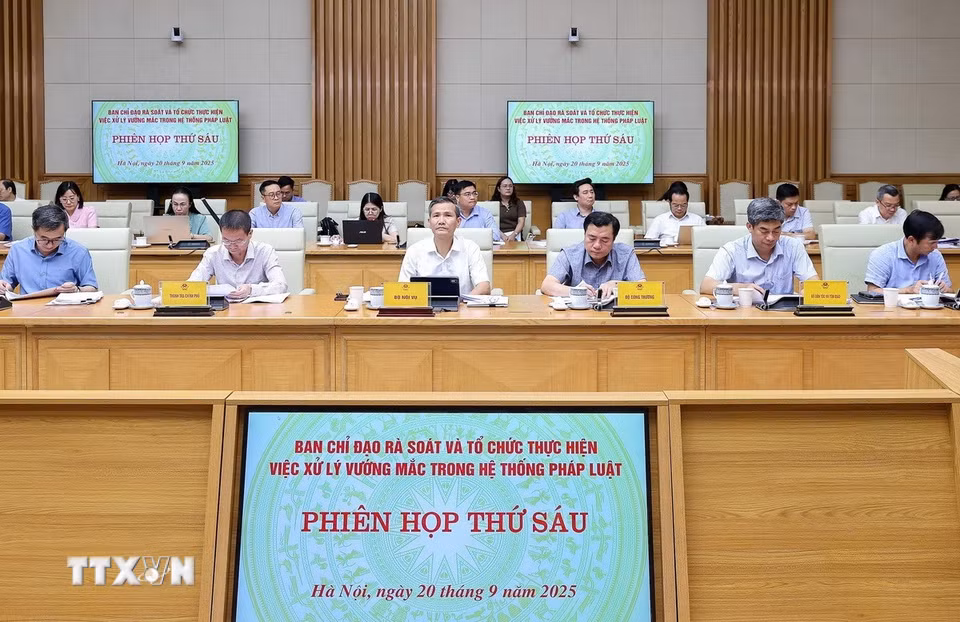 Các đại biểu tham dự Phiên họp lần thứ sáu của Ban Chỉ đạo về rà soát và tổ chức thực hiện việc xử lý vướng mắc trong hệ thống pháp luật. (Ảnh: Dương Giang/TTXVN)