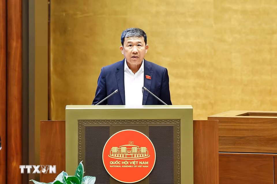 Ông Vũ Hải Hà, Ủy viên Trung ương Đảng, Phó Bí thư Đảng ủy Quốc hội, trình bày chuyên đề về quán triệt, triển khai và Chương trình hành động thực hiện Nghị quyết. (Ảnh: Doãn Tấn/TTXVN)