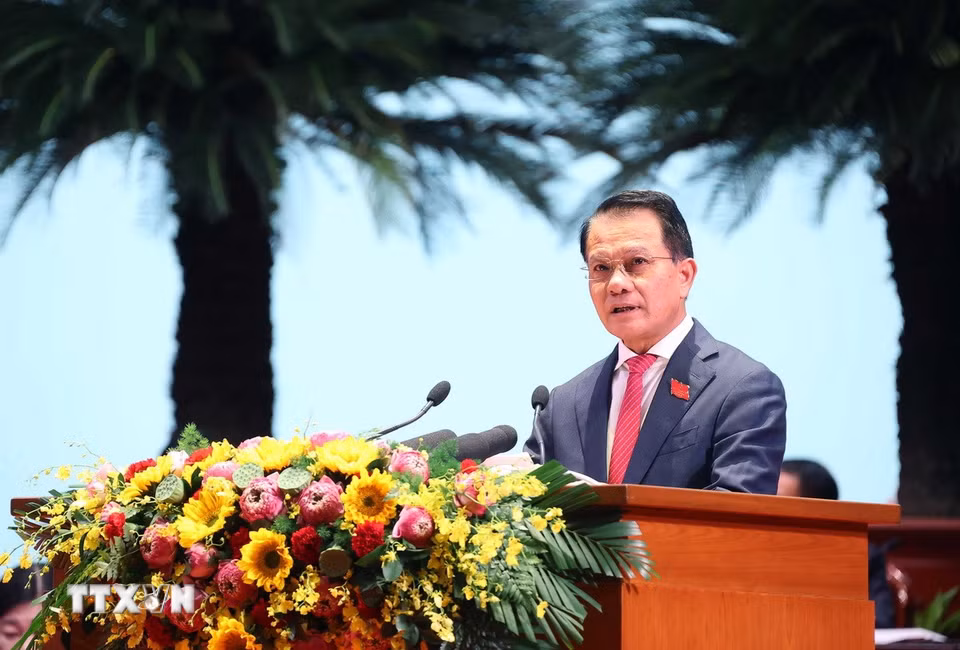 Đồng chí Hoàng Trọng Quyết, Ủy viên Ban Thường vụ Thành ủy, Chủ nhiệm Ủy ban Kiểm tra Thành ủy Hà Nội, báo cáo kết quả thẩm tra tư cách đại biểu dự Đại hội. (Ảnh: Văn Điệp/TTXVN)