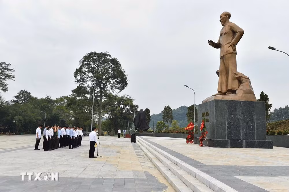 ttxvn_truong-ban-to-chuc-trung-uong-dang-huong-tai-tan-trao-3.jpg