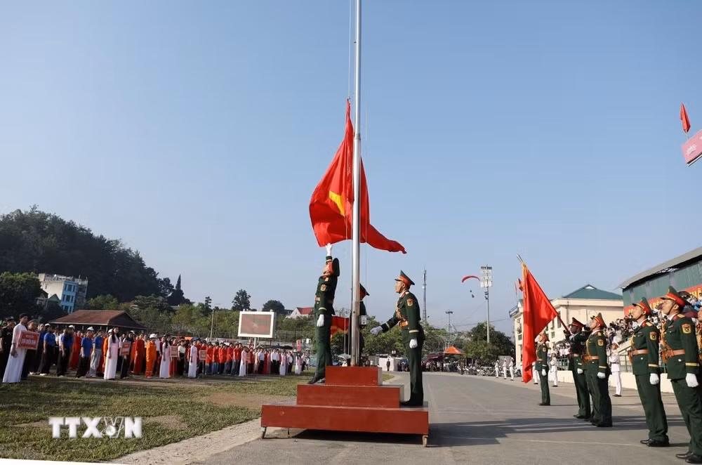 ttxvn-chao-co-lai-chau.jpg