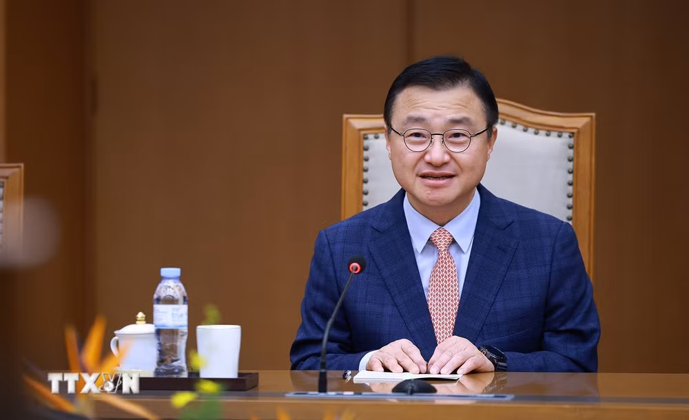 ttxvn-thu-tuong-le-minh-hung-tiep-tong-giam-doc-dieu-hanh-samsung-dien-tu-6.jpg