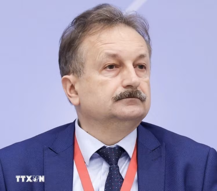 ttxvn-giao-su-gennady-karlov.jpg