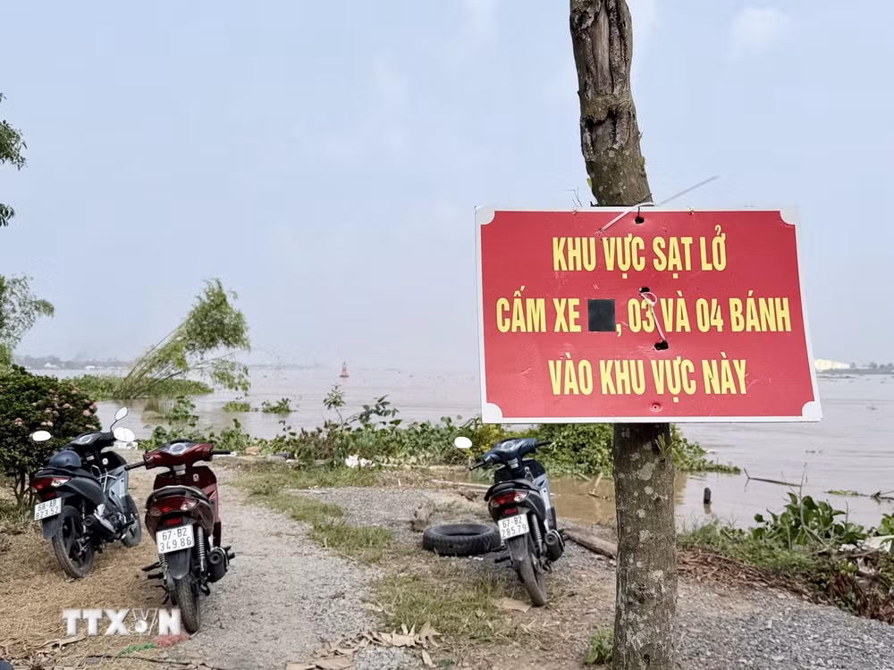 ttxvn-an-giang-sat-lo-1.jpg