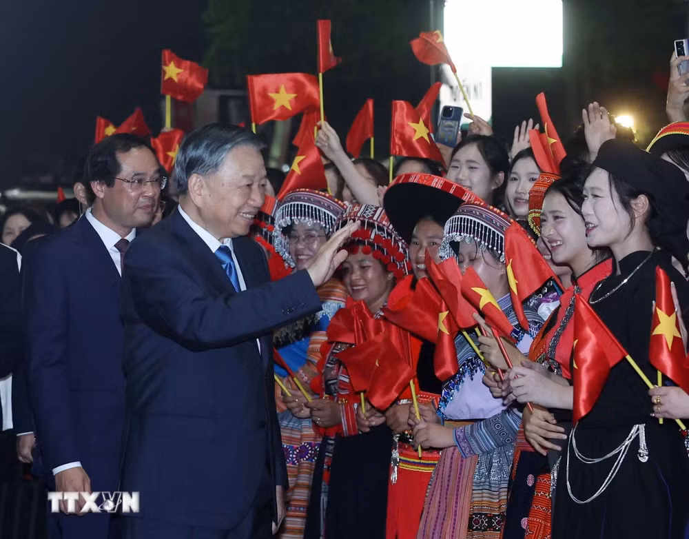 ttxvn_tong-bi-thu-chu-tich-nuoc-to-lam-du-le-ky-niem-195-nam-tinh-thai-nguyen-10.jpg