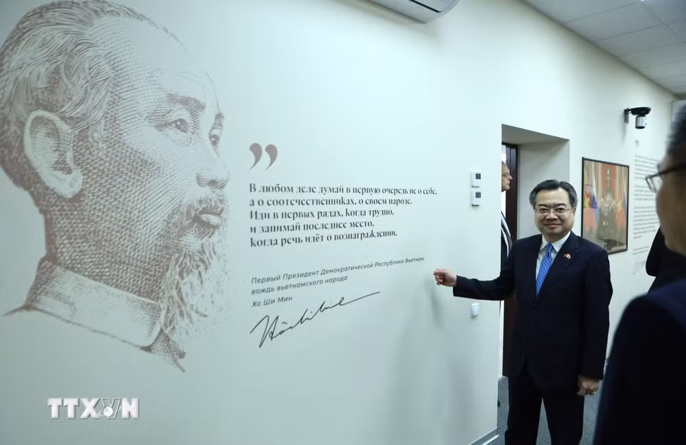 ttxvn-truong-ban-chinh-sach-chien-luoc-trung-uong-lam-viec-tai-hoc-vien-tong-thong-lien-bang-nga-3.jpg