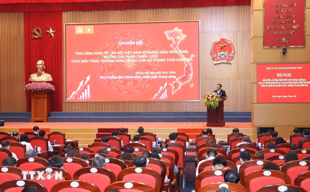 ttxvn_boi-duong-kien-thuc-cho-can-bo-lanh-dao-quan-ly.jpg