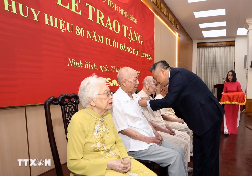 ttxvn-huy-hieu-dang6.jpg