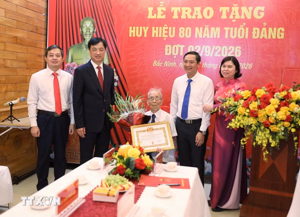 ttxvn-huy-hieu-dang2.jpg