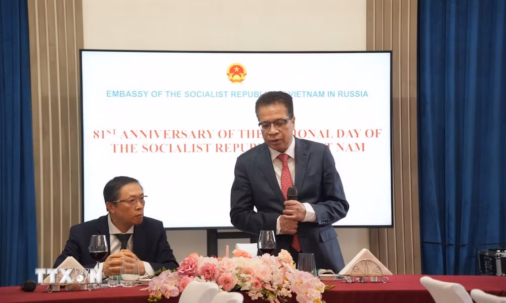 ttxvn-dai-su-quan-lao-tai-nga-chuc-mung-81-nam-quoc-khanh-viet-nam-3.jpg