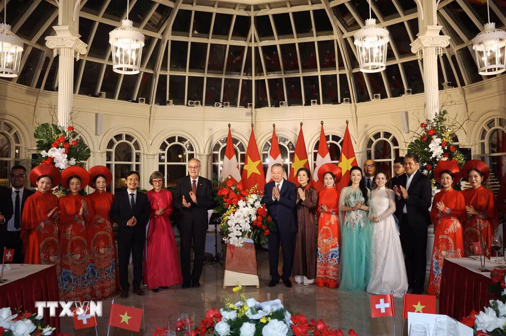 ttxvn_tong-bi-thu-chu-tich-nuoc-to-lam-va-phu-nhan-chieu-dai-tong-thong-thuy-si-va-phu-nhan-6.jpg