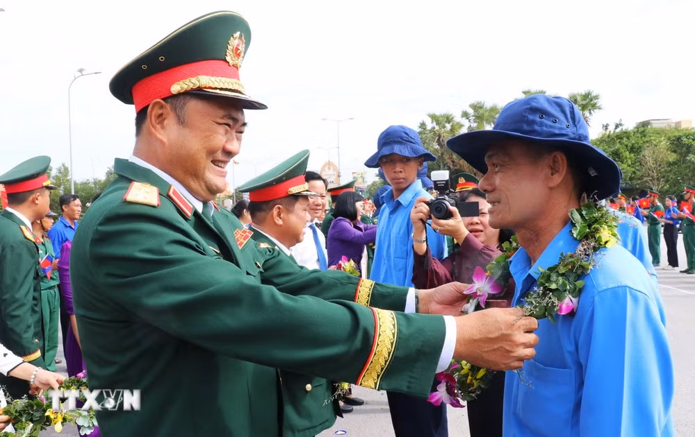 ttxvn-hai-cot-liet-sy-campuchia-2.jpg