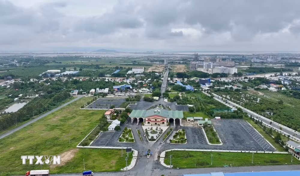 ttxvn_cap-cua-khau-quoc-te-duong-bo-khanh-binh-chrey-thom-3.jpg