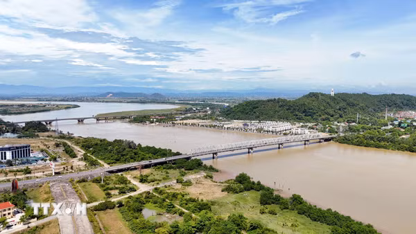 Nghệ An: Khẩn cấp ứng phó sạt lở bờ sông Lam, bảo vệ khu dân cư