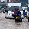Hà Nội ngập nhiều tuyến phố sau mưa lớn kéo dài